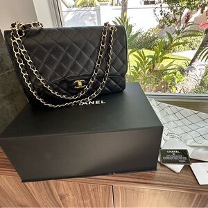 ✨ Chanel Large Classic Double Flap bag, black Caviar leather w/ Gold Hardware 🖤